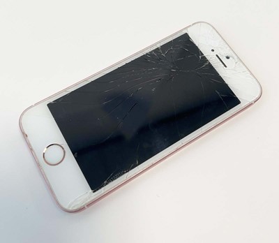 Lot iPhone SE 2016 32GB Rose Gold (screen cracked)