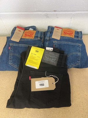 Lot 1193 - x3 pairs of Levi Strauss 511 slim jeans -...