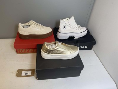 Lot 1911 - 3x Boxed pairs of trainers to include Converse...