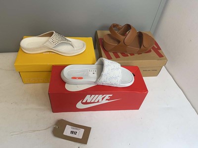 Lot 1912 - 3x Boxed pairs of sandals to include Fitflop...
