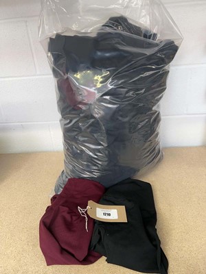 Lot 1210 - Approx. 40 pairs of ladies Ellen Reyes fleece...