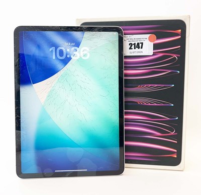 Lot iPad Pro 11" 2nd Gen 128GB (smashed screen)...