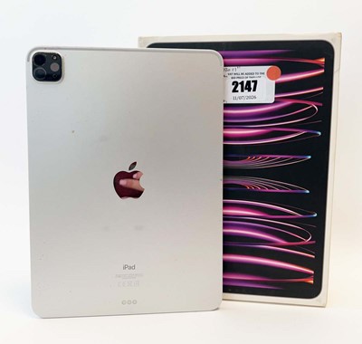 Lot iPad Pro 11" 2nd Gen 128GB (smashed screen)...