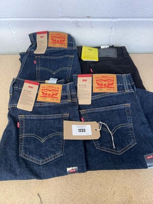 Lot 1233 - x4 men's Levi Strauss 511 slim jeans - size 34x32