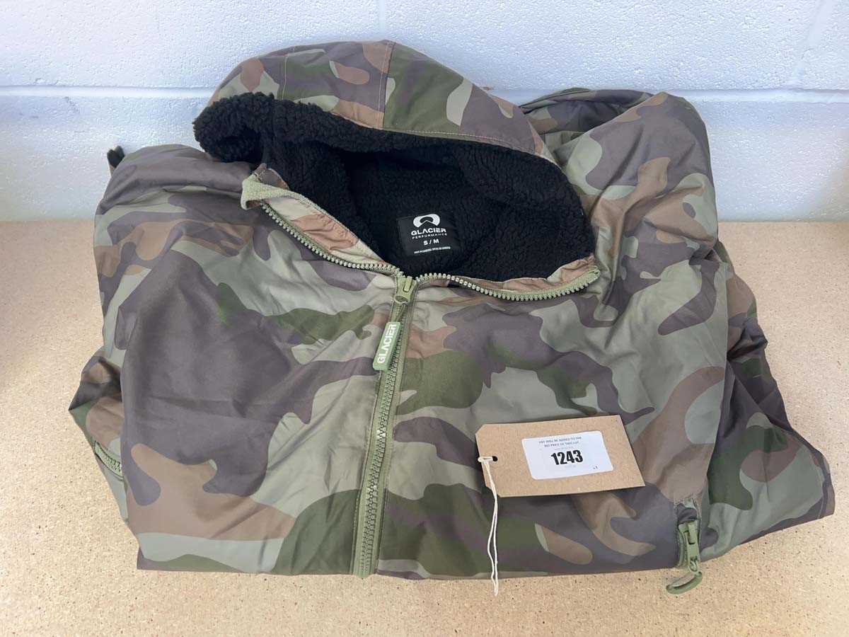 Lot 1243 - Glacier performance camo print outdoor robe...