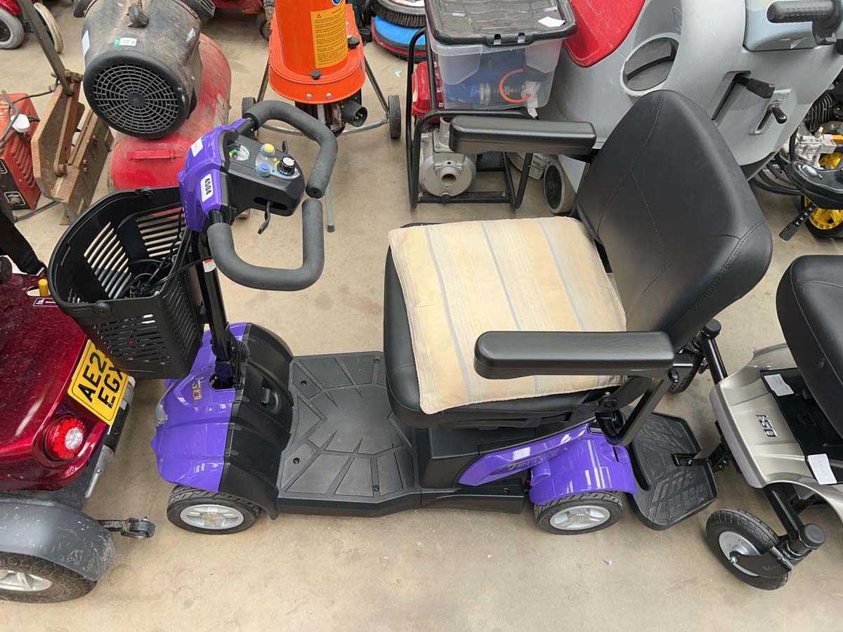 Lot 4504 - Igo electric mobility scooter with charger and...