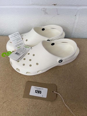 Lot 1285 - Pair of adults Crocs in white size UK 11