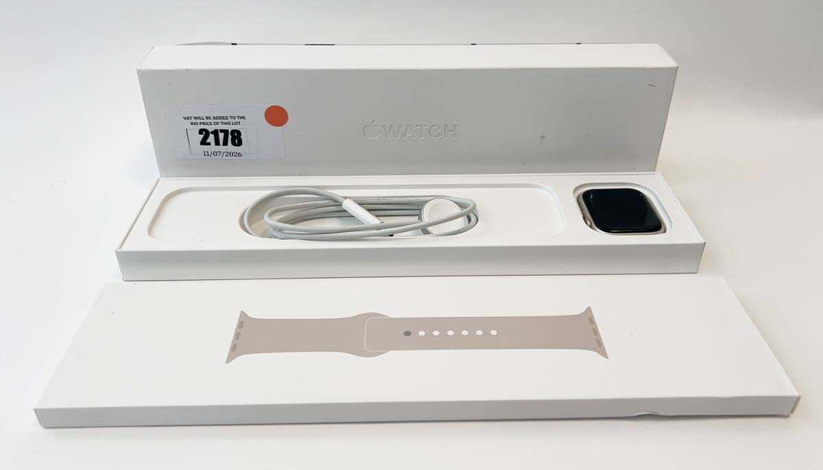 Lot Apple Watch Series 7 45MM Starlight, boxed