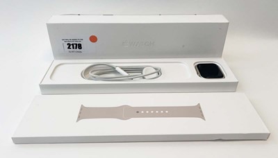 Lot Apple Watch Series 7 45MM Starlight, boxed