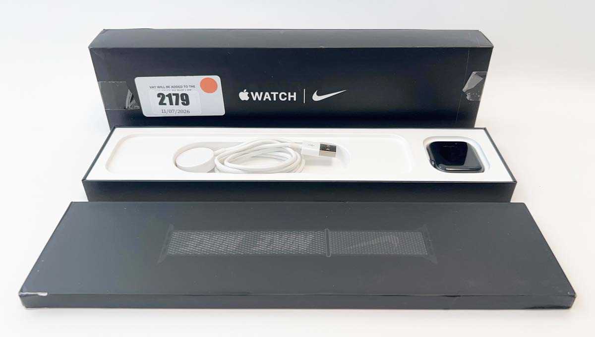 Lot Apple Watch SE A2531 40MM Space Grey, boxed