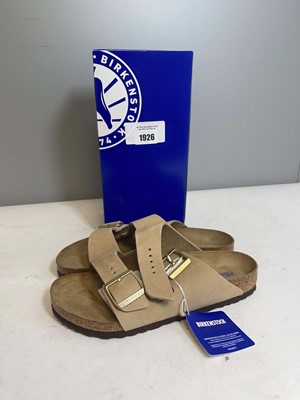 Lot 1926 - Birkenstock UK7 arizona BS sandals in...