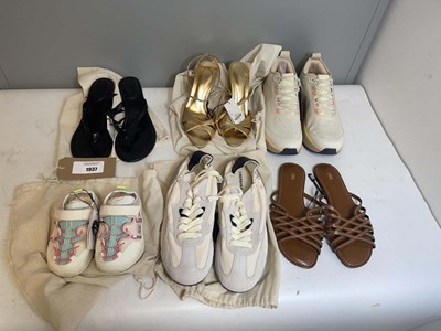 Lot 1937 - 6x Pairs of Zara & Sister Companies shoes in...