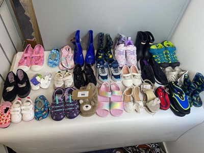 Lot 1942 - 27x Pairs of children's shoes to include...