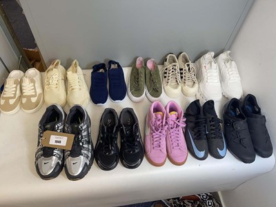 Lot 1946 - 11x Pairs of trainers to include Nike,...
