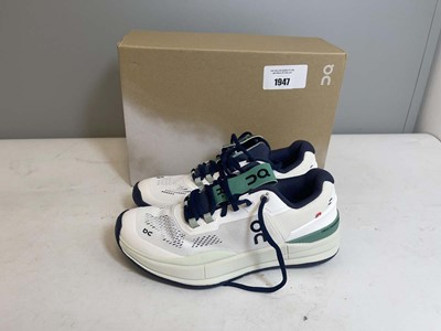 Lot 1947 - On Cloud Running UK6 the rodger pro trainers...