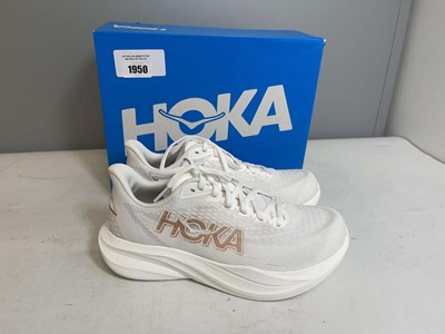 Lot 1950 - Hoka UK6.5 mach 7 wide trainers in white - boxed