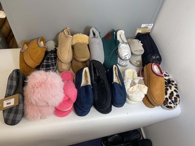 Lot 1959 - 18x Pairs of slippers to include Rab, White...