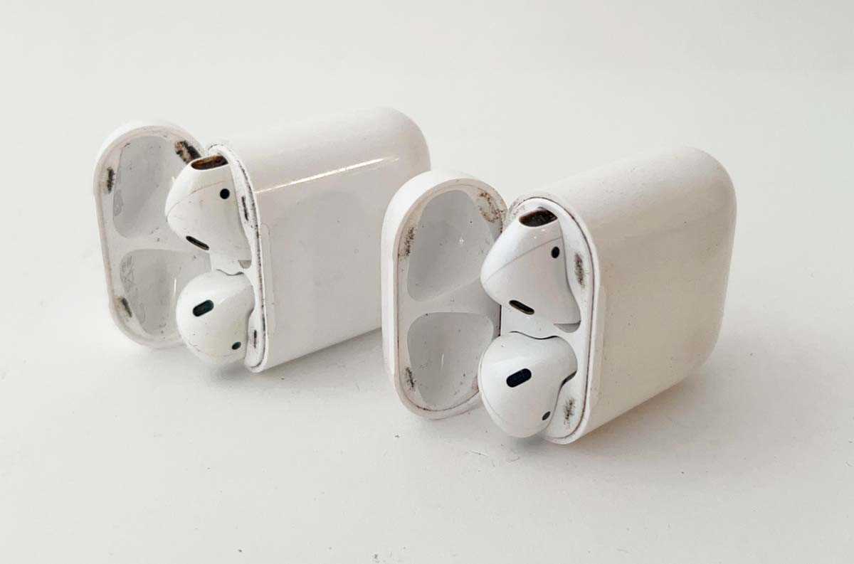 Lot 2x AirPods 1st Gen