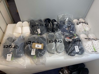 Lot 1960 - 10x Pairs of Crocs in various styles and sizes