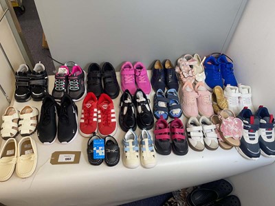 Lot 1962 - 23x Pairs of children's shoes to include...