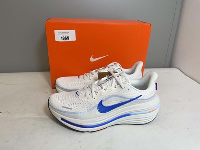 Lot 1965 - Nike UK7.5 air winflo 12 trainers in white -...