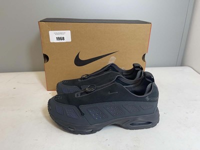 Lot 1968 - Nike UK6 air max sndr GTX trainers in black -...