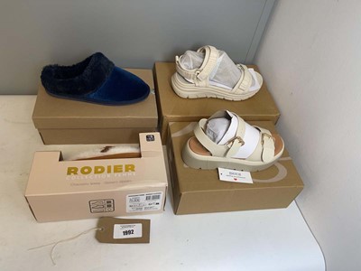 Lot 1992 - 4x Boxed pairs of slippers / sandals to...