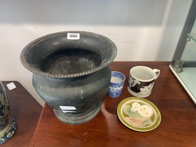 Lot 1006 - Metal urn, the base marked H Henderson, Fecit -...