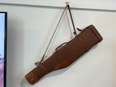 Lot 1024 - Canvas and leather gun case