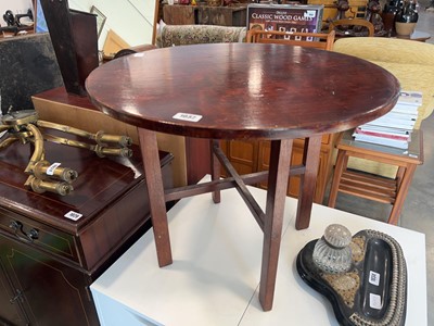 Lot 1032 - Wooden circular occasional table