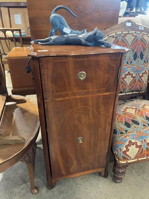Lot 1073 - Reproduction mahogany cabinet