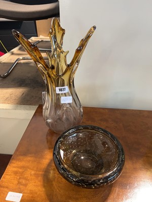 Lot 1077 - 2 pieces of art glass including Whitefriars...