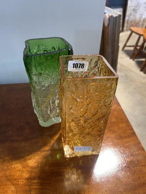Lot 1078 - 2 pieces of bark design art glass