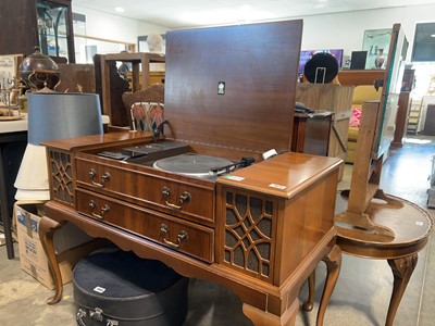 Lot 1079 - Dynatron SRX85 record player with cassette...