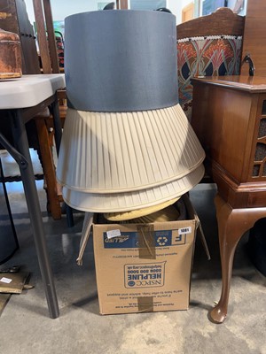 Lot 1081 - Box of linen and lampshades