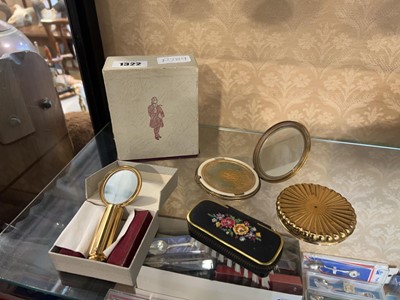 Lot 1322 - Dressing table accessories including ladies...