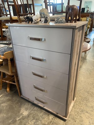 Lot 1335 - 2 tone bedroom chest of 5 drawers with brushed...