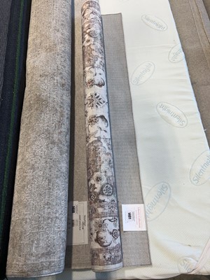 Lot 1401 - Liberty Collection washable rug in a beige and...
