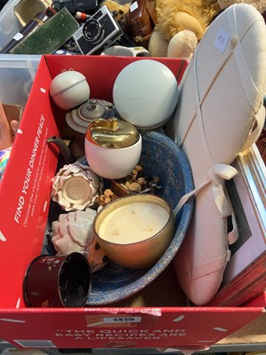 Lot 1415 - Box containing various homewares including...