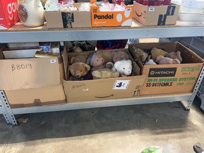 Lot 1421 - 3 boxes of toys, jigsaws and cuddly collectibles