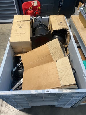 Lot 1433 - Pallet box (not included) of various Par 64...