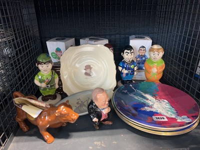 Lot 1439 - Assorted collectibles including Nottingham...