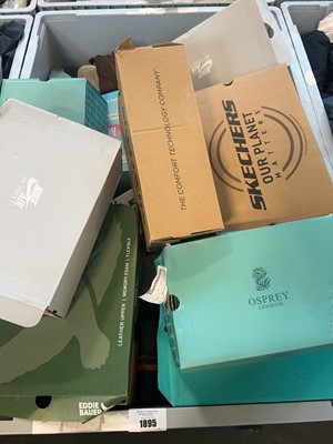 Lot 1895 - Pallet containing used and odd shoes (pallet...