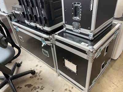 Lot 2030 - 4 various size heavy duty commercial flight cases