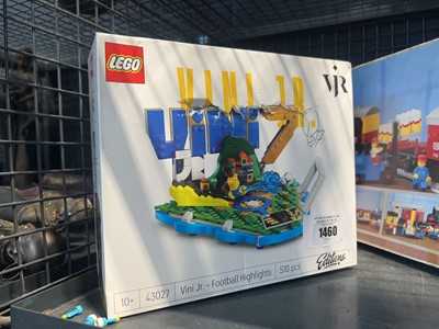 Lot 1460 - LEGO 43027 Vini Jr. - Football Highlights...