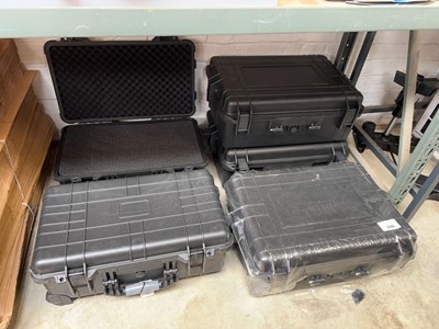 Lot 2046 - 5 various size hard shell soft interior...