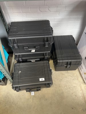 Lot 2047 - 4 various size hard shell soft interior...