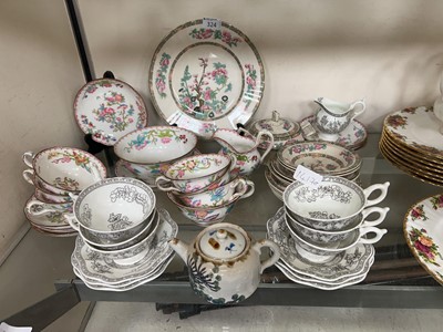 Lot 324 - A selection of decorative ceramics to include...
