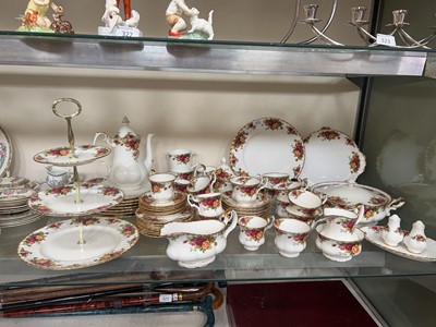 Lot 325 - A selection of Royal Albert 'Old Country Rose'...
