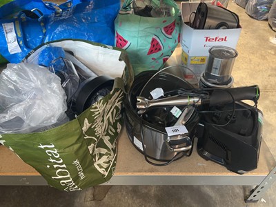 Lot 1131 - Loose appliances including a Braun blender,...